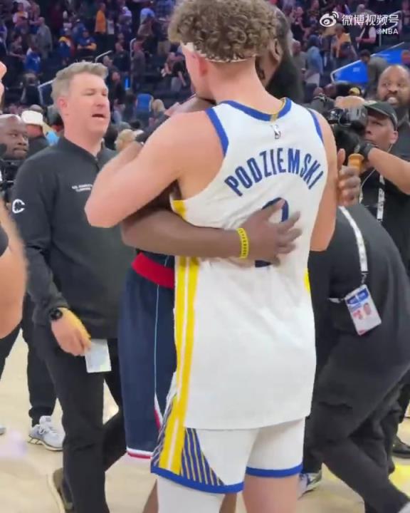 能打破附加賽不勝魔咒嗎？庫里賽后和哈登&小卡紛紛擁抱