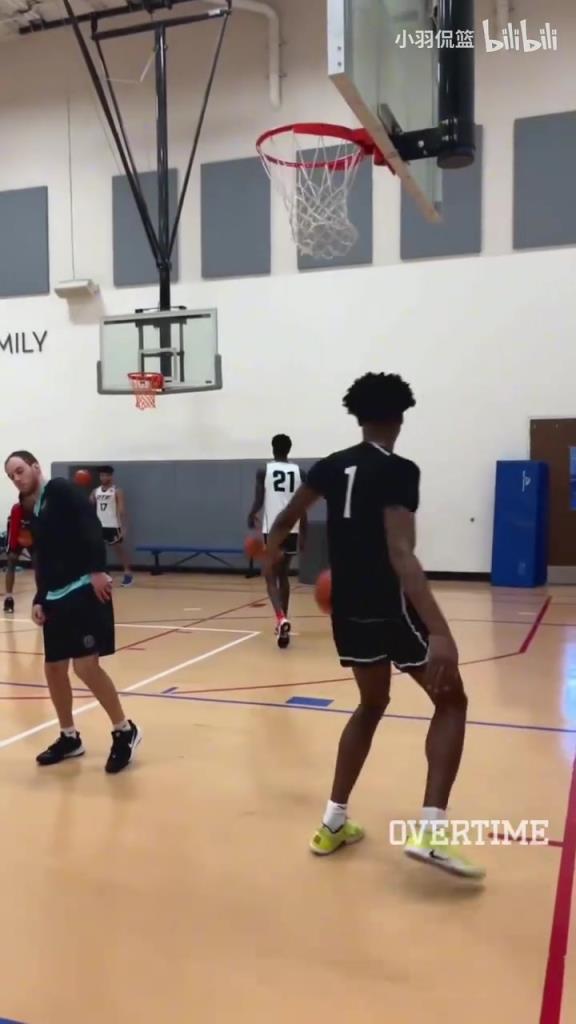 地表最強(qiáng)身體素質(zhì)？阿門(mén)扣籃簡(jiǎn)直就像直升機(jī)起飛一樣！