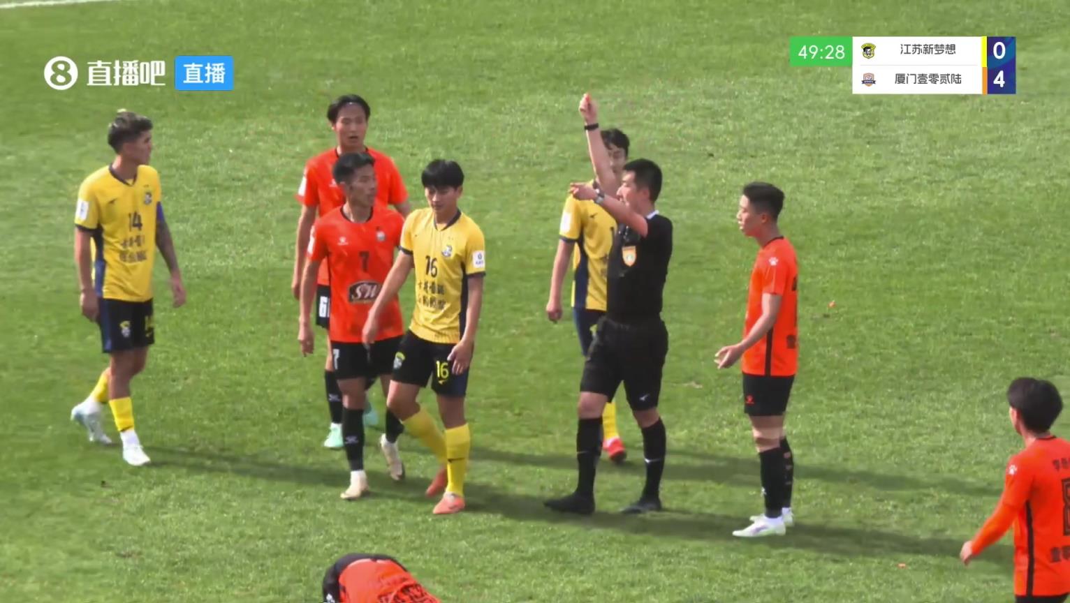 比姆巴佩抬的還高，中冠球員亮鞋釘兇狠蹬踏被裁判直紅驅(qū)逐