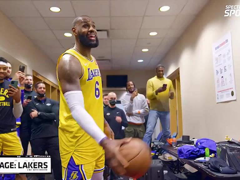 里弗斯絕殺之后湖人隊的更衣室氛圍，簡直不要太和諧??！