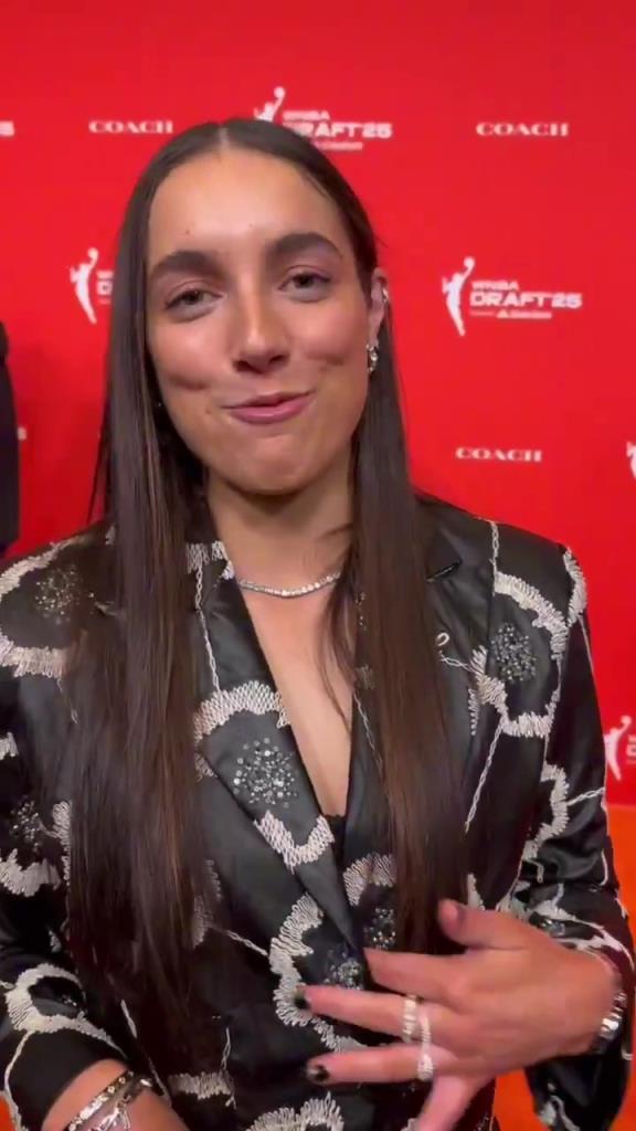 少爺真全能??！威少還幫WNBA新秀妹子們設(shè)計今晚的服裝