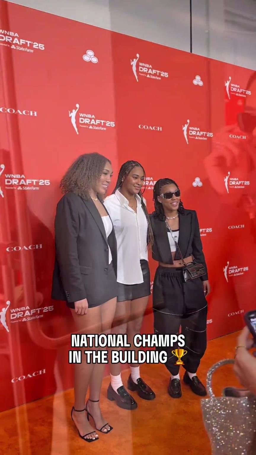 吧友們有喜歡的嗎？WNBA選秀大會上，到處都有靚麗的風(fēng)景線