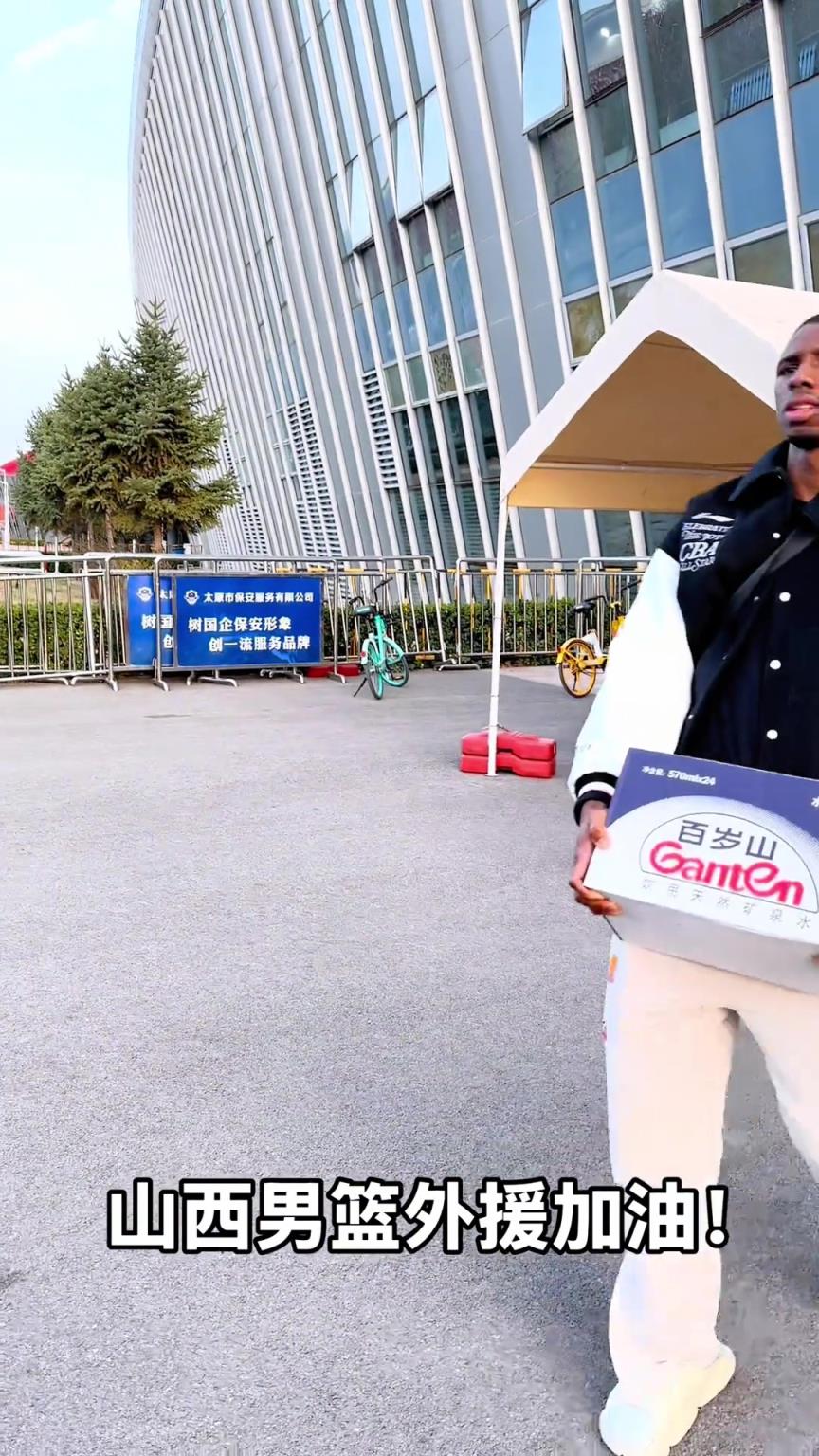 不是！你們山西外援合同還包括搬水的？